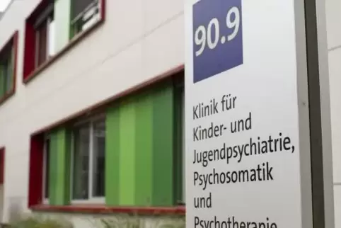 Hier hat der verdächtige Assistenzarzt in Homburg bis Ende 2014 gearbeitet: Die Kinder- und Jugendpsychiatrie am Uniklinikum des
