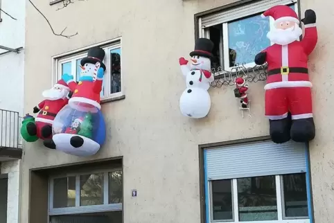 Nicht zu übersehen: Weihnachtsdeko in der Prinzregentenstraße.