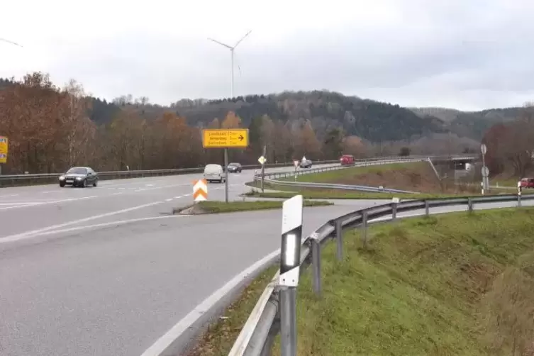 Wer aus Richtung Pirmasens auf der B270 an Steinalben vorbeifährt, kann dies noch mit 100 Stundenkilometern tun. Aus Lärmschutzg