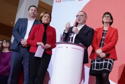 SPD-Interims-Chefin Malu Dreyer (Zweite von links) verlässt die Spitze der Partei und wird nicht erneut als Vizevorsitzende kand