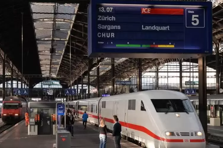 Seit Ende 2015 fahren ICE direkt nach Chur. Die Schweiz wünscht sich mehr solche Direktzüge.