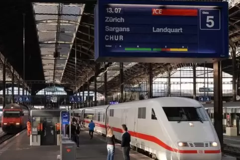 Seit Ende 2015 fahren ICE direkt nach Chur. Die Schweiz wünscht sich mehr solche Direktzüge.