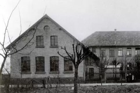 Die Rödersheimer Niederlassung der Tabakfabrik Gebrüder Feibelmann befand sich in der Friedhofsstraße und bot vielen Rödersheime