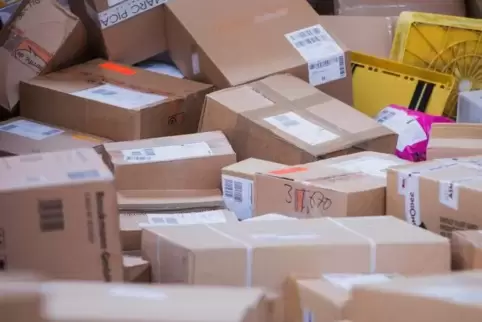 In einem unscheinbaren Paket versteckten sich 250 Projektile - obwohl Schokoladensoße bestellt war.
