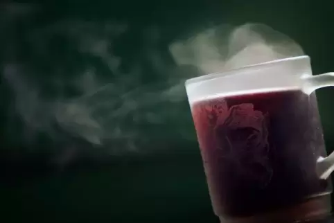 Glühwein und Gulaschsuppe gibt es im historischen Jakobshof.