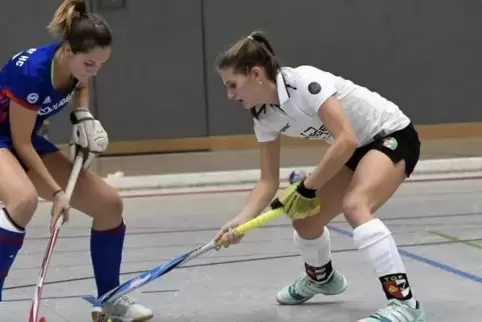 „Sobald wir den Matchplan verfolgen, läuft es“, sagt TG-Kapitänin Katharina Koppel (rechts).