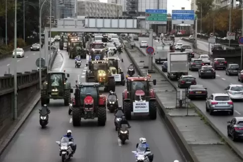 Einen Vorgeschmack auf die kommenden Proteste lieferten französische Bauern, die vergangene Woche mit ihren Traktoren nach Paris