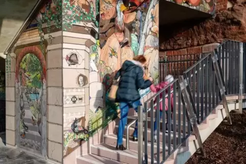 Das fertige Mosaik an der Pirmasenser Felsentreppe.