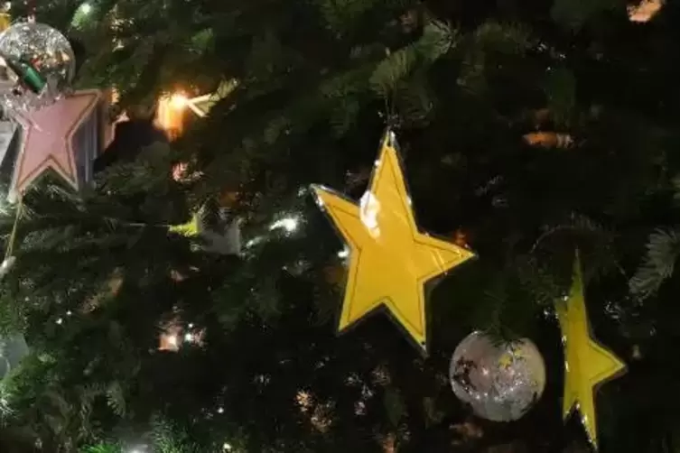 Jeder Stern am Baum steht für einen Wunsch.