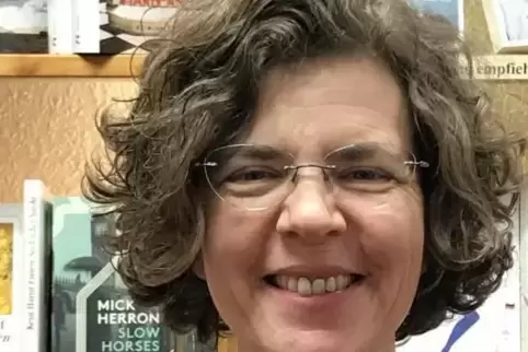 Mirjam Alberti, Buchhändlerin bei Quodlibet, empfiehlt Helga Bürsters Roman „Luzies Erbe“ als Buch des Monats.