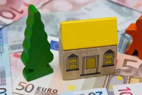 Die Erhöhung der Grundsteuer um 30 Punkte macht pro Jahr bei einem Einfamilienhaus Mehrkosten von 24 Euro aus.