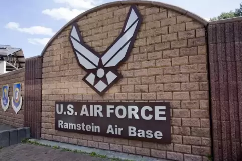 Der Eingang zur Air Base. 