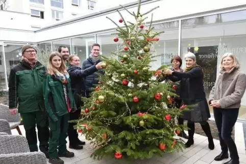 Schön geschmückt: ein Lebenshilfe-Weihnachtsbaum im Dürkheimer Hospiz.
