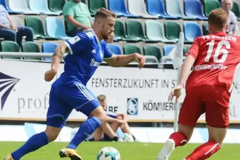 Glich in der Nachspielzeit aus: FKP-Außenangreifer Sven Sellentin (am Ball). 