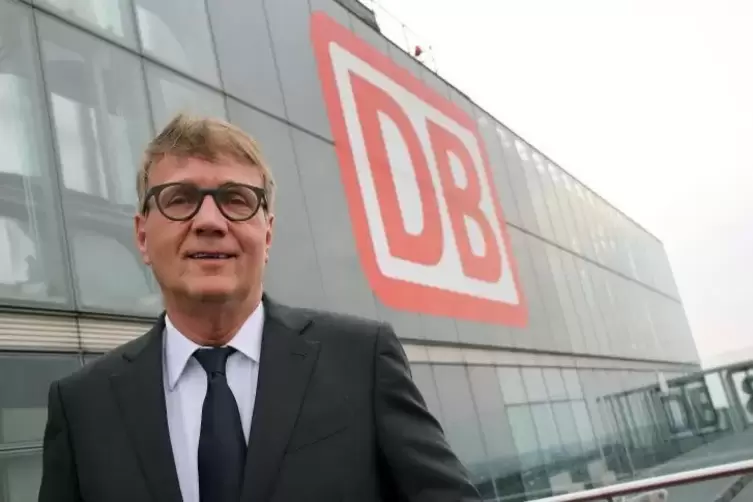 DB-Infrastrukturchef Pofalla sagt: „Wir brauchen in Deutschland jeden Kilometer Gleis, um den wachsenden Verkehr zu bewältigen u