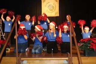 Unter anderem sorgte die Kindertanzgruppe für ein buntes Rahmenprogramm.