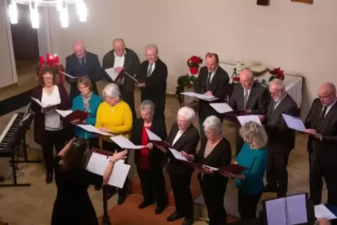 Der evangelische Kirchenchor Wattweiler mit Chorleiterin Christine Gölzer bot Weihnachtliches.
