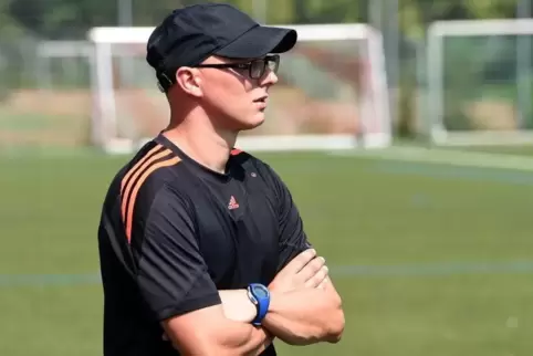 Wurde ohne Ballkontakt ausgewechselt: Steffen Lang, Trainer des Ludwigshafener SC.