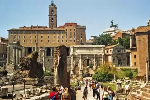 Die reiche Geschichte Roms und die vielfältigen Einflüsse, die auf sie wirkten, lassen sich auch an den antiken Gebäuden ablesen