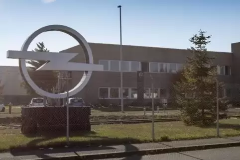 Auf dem Opel-Werksgelände im Westen Kaiserslauterns soll eine Batteriezellproduktion aufgebaut werden. Die konkrete Zusage vom f