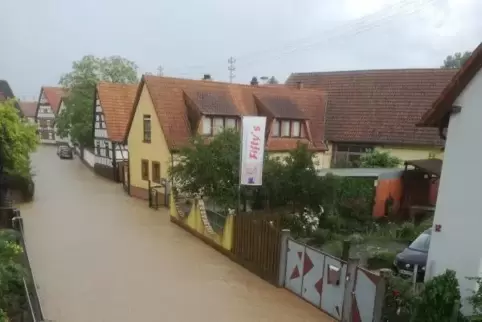 Land unter in Kapsweyer: Am 24. Mai hat ein Wolkenbruch die Hauptstaße in der Viehstrichgemeinde in einen Fluss verwandelt. In Z