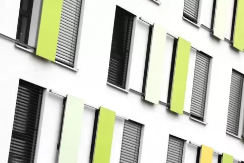 Fassadendetail des jüngsten Wohnheims des Studierendenwerks in der Weißenburger Straße in Landau.