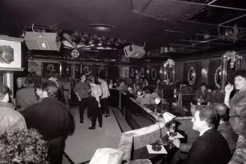 Bewegte Geschichte: 1990 wird das „Café Eden“ (Bild) eröffnet. Es hielt sich bis etwa 1995. Zuvor war das Lokal ab 1968 als „Hol