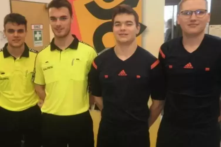 Gut gemacht: die Jungschiedsrichter (von links) Tilmann K&ouml;hler, John Fleck, Aaron Pfautsch und Philipp Pfirrmann.