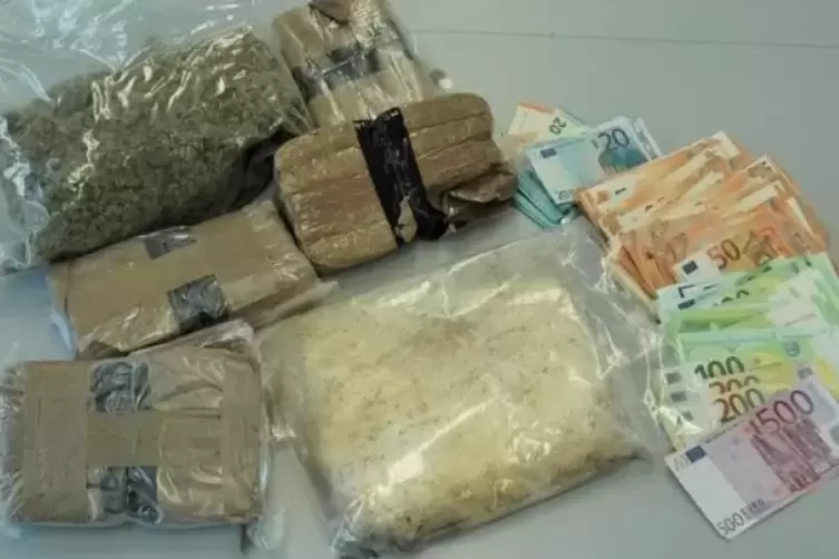 Der Straßenverkaufswertder gefunden Drogen beträgt gut 70 000 Euro.
