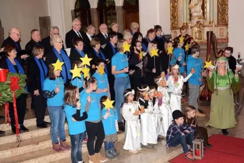 Der protestantische Kirchen-Projektchor bei seinem Auftritt in der Herz-Jesu-Kirche.