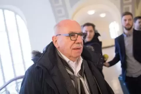 Kohl-Ghostwriter und Journalist Heribert Schwan bei einem Gerichtstermin in Köln 2018.