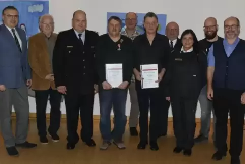 Ehrungen bei der Feuerwehr Rockenhausen: (von Links) Michael Cullmann, Werner Dietz, Jörg Michel, Harald Gauch, Martin Gemrer, S