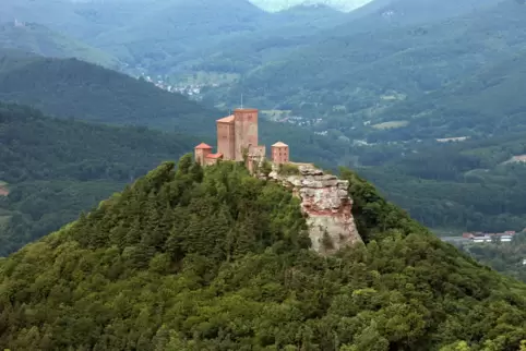 annweiler_burg_trifels_1_van.JPG