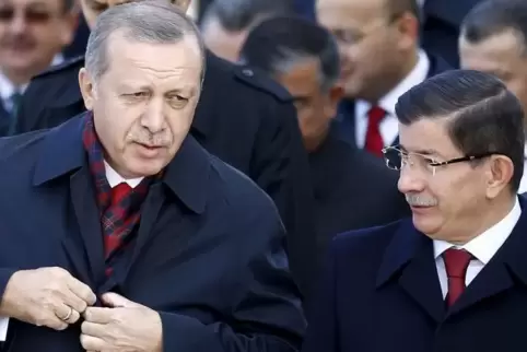 Früher ein Team: Präsident Erdogan (links) und sein nun abtrünniger Ex-Premier Davutoglu.