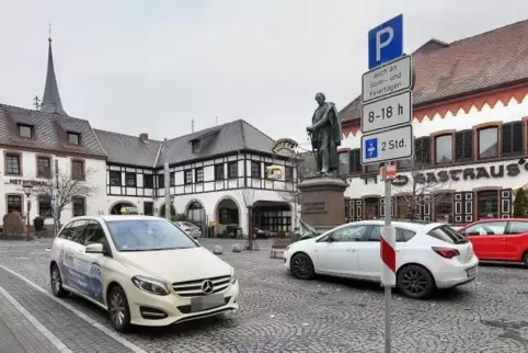 Der Marktplatz in Maikammer soll ein neues Pflaster in der Farbe Muschelkalk bekommen.