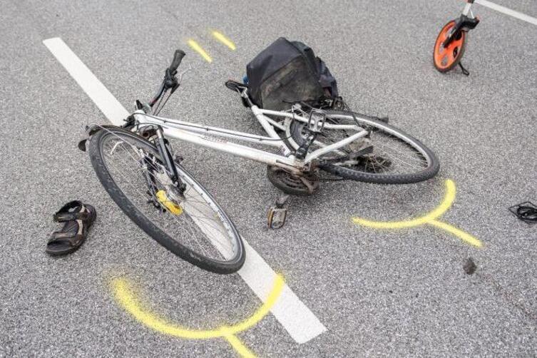 Zu enge und zu wenige Radwegee Radfahrer verursachen