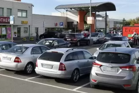 Auf Parkplätzen von Einkaufsmärkten kommt es hin und wieder zu Diebstählen. 