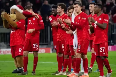 Die Bayern feiern nach dem 6:1.