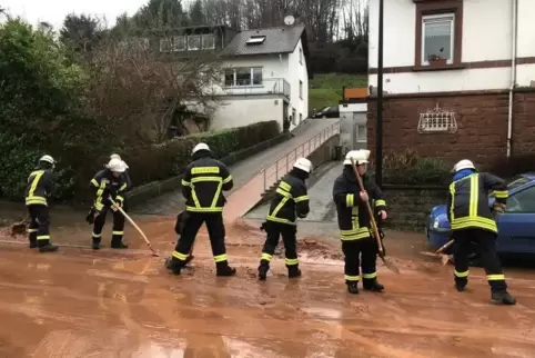 Teile der Pirmasenser Straße wurden mit Schlamm und Geröll überspült.