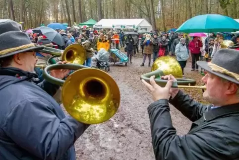 i-Tüpfelchen bei der Waldweihnacht: die Klänge der Jagdhornbläser.