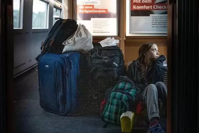 Kein Sitzplatz für Greta in einem ICE der Deutschen Bahn. Kein Sitzplatz für Greta in einem ICE der Deutschen Bahn.