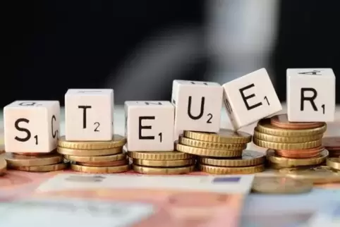 Das Land drängt verschuldete Kommunen in Rheinland-Pfalz zu Steuererhöhungen.