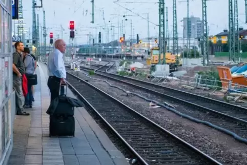 Pendler müssen sich am Montagmorgen auf Verspätungen einstellen. 