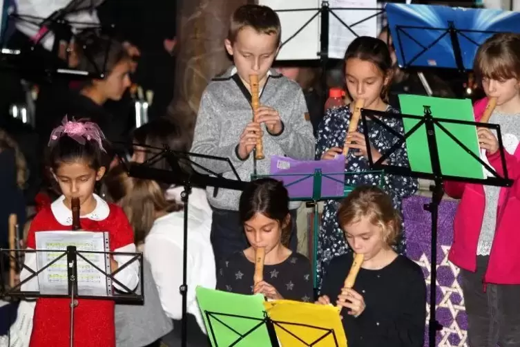 Gute Musiker und tolle Akustik: Das &bdquo;Weihnachtliche Musizieren&ldquo; kommt gut an.