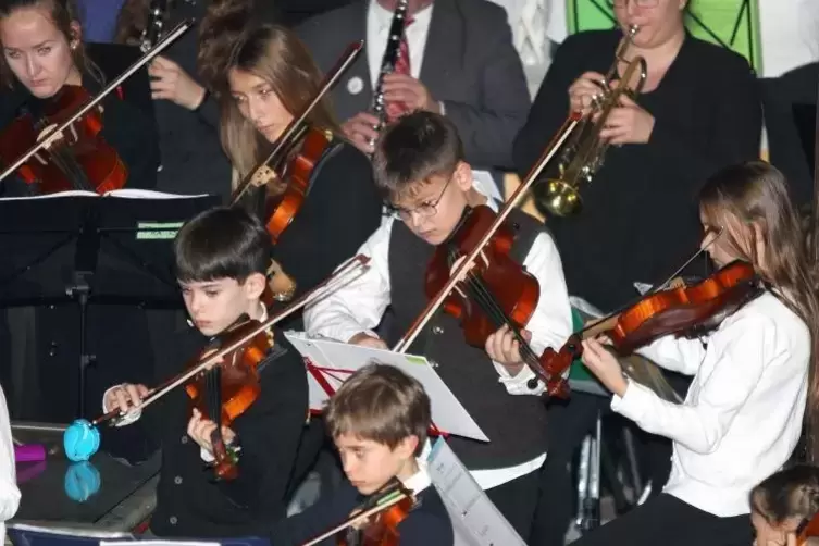 Gute Musiker und tolle Akustik: Das &bdquo;Weihnachtliche Musizieren&ldquo; kommt gut an.