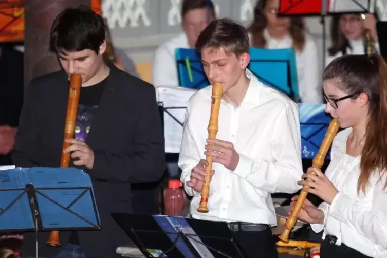 Gute Musiker und tolle Akustik: Das &bdquo;Weihnachtliche Musizieren&ldquo; kommt gut an.