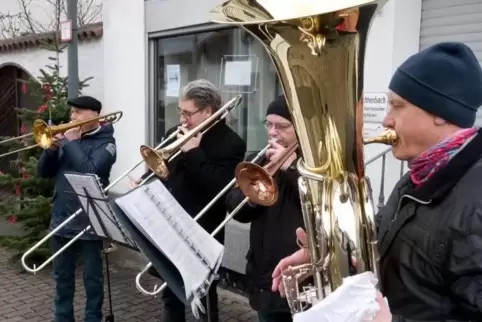 Das Quartett „Tiefes Blech“ sorgte für weihnachtliche Klänge.