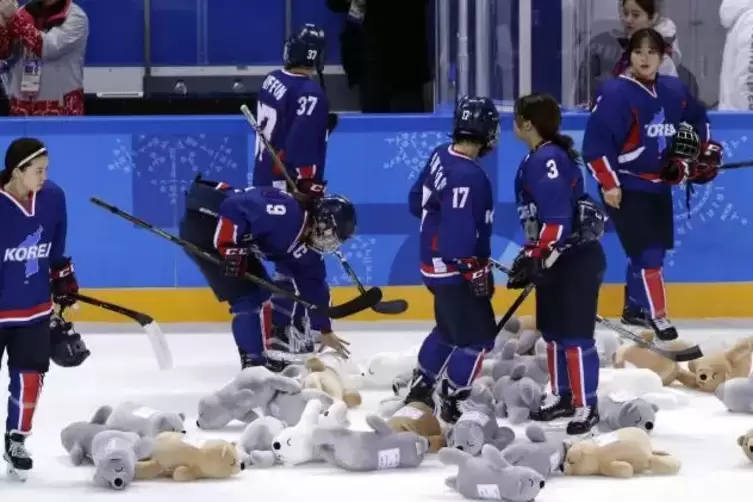 Bei den Winterspielen in Südkorea 2018 hat es ein gemeinsames Eishockey-Team der Frauen gegeben, die hier nach der 1:4-Niederlag