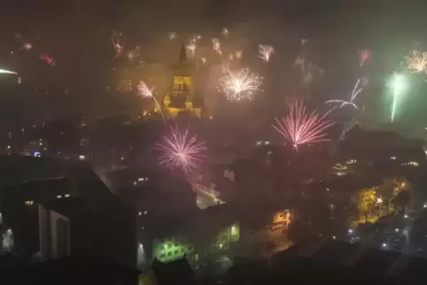 91-132933055_view_silvesterfeuerwerk311218mgo07.jpg