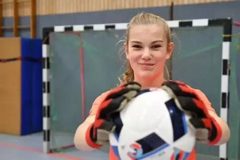 Sie hält den Jungs im Team den Kasten sauber: Torhüterin Amanda Sandmann.